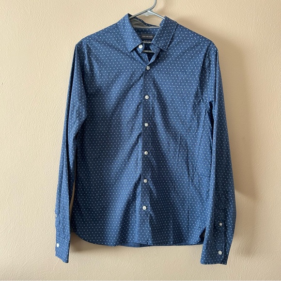 Van Heusen Other - Van Heusen Never-Tuck Slim Fit Dress Shirt